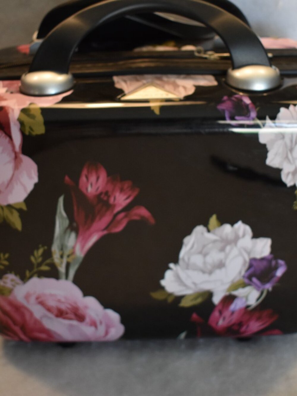 Triforce Elite Hardside Travelware Beauty Case Luggage – Versailles Collection